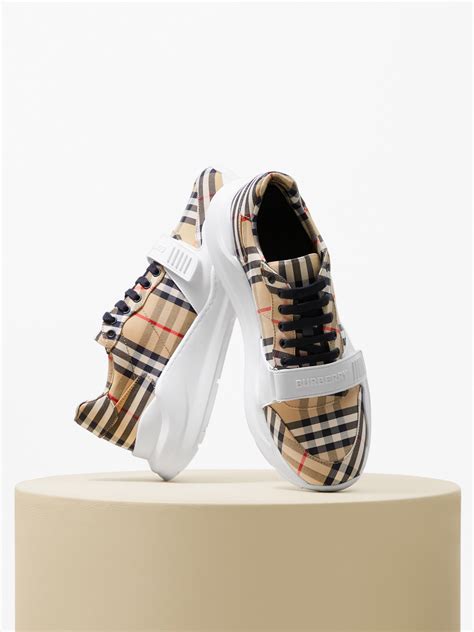 chaussure burberry homme 2017|Burberry for men fragrantica.